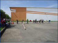 An ninh và người thuê nhà đang thực hành sử dụng các cuộn vòi